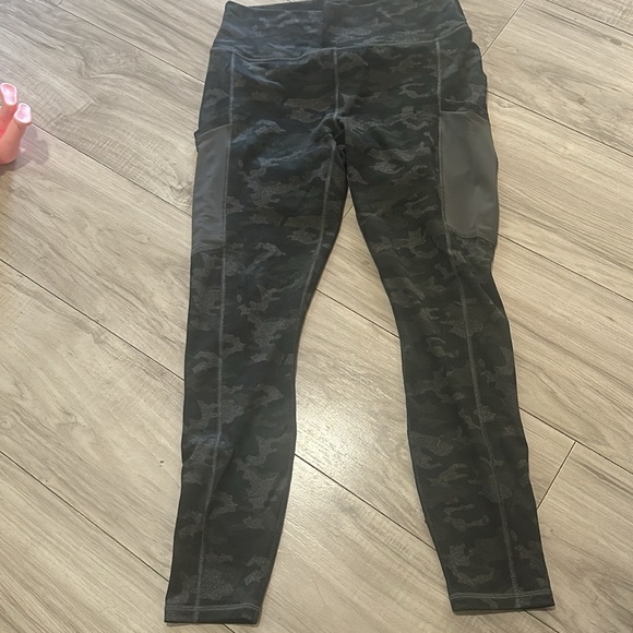 FABLETICS LEGGINGS BUNDLE - Picture 6 of 7